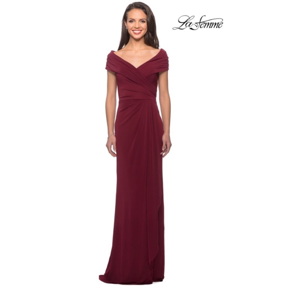 LA FEMME Ruched Jersey Off Shoulder/ Portrait Column Gown in Wine Size US 10